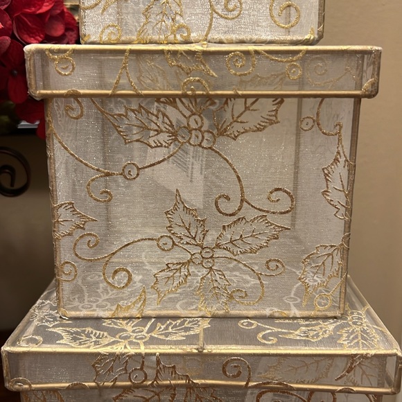 Set of 3 Vintage Christmas Nesting Boxes, Gold Filigree - Picture 4 of 17